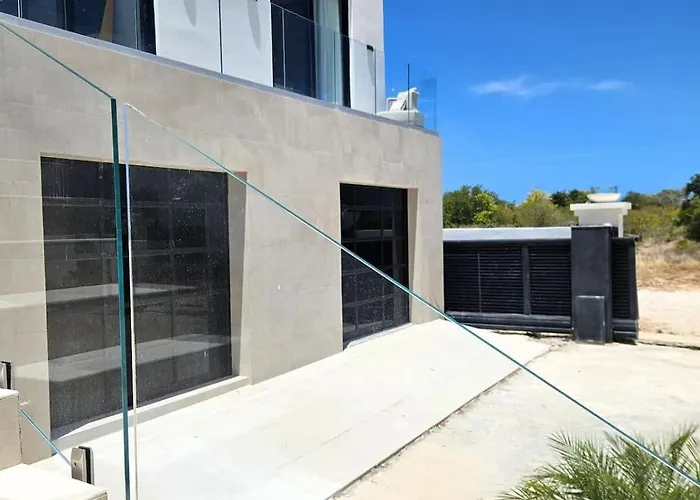 Ocean View Apartment With Own Private Gym Sauna & Plunge Pool